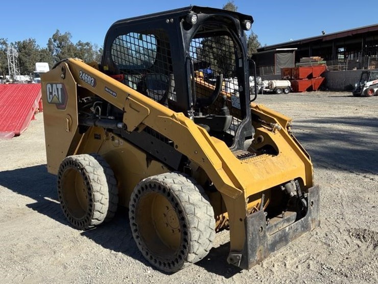 2020-caterpillar-246d3-image-2