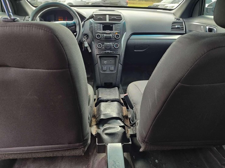 2016-ford-explorer-image-10