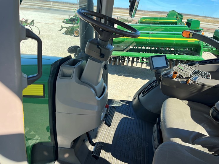 2012-john-deere-8335r-image-17