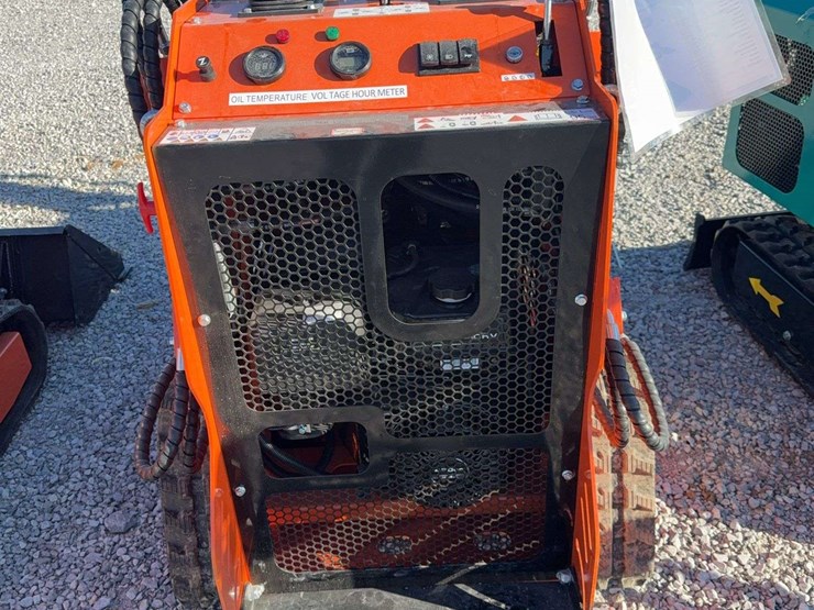 future-ft36c-skid-steer-loader---electric-start,-open-station,-40"-bucket-image-2