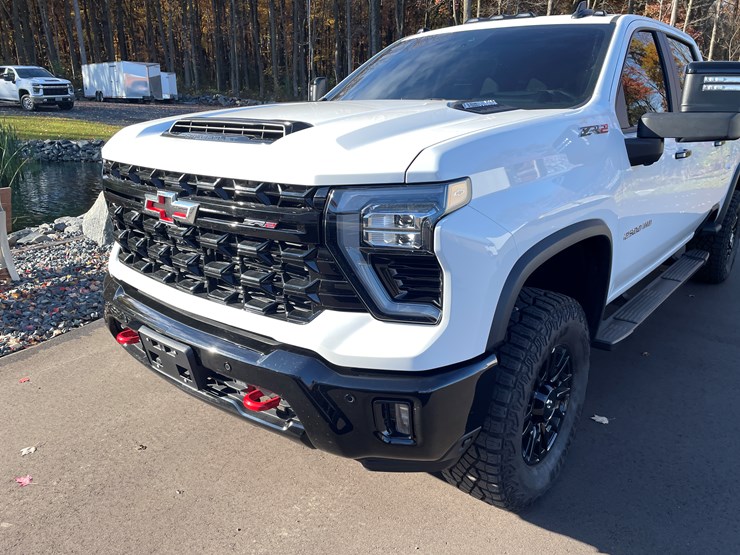 2025-chevrolet-silverado-image-10