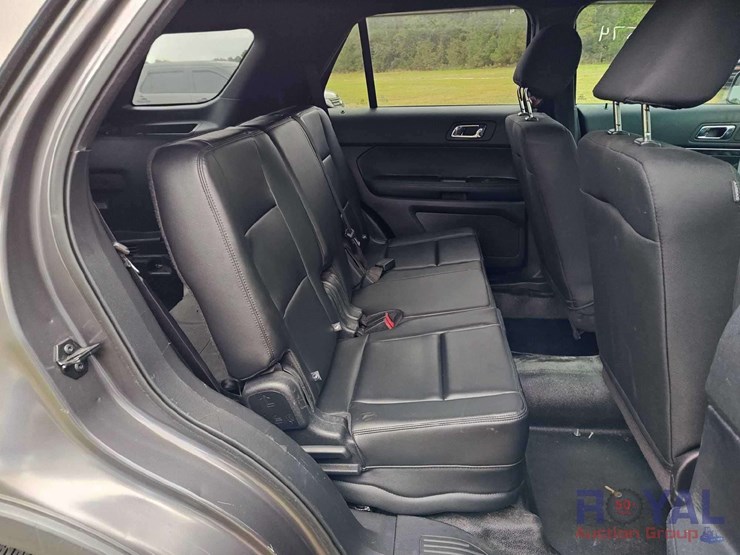 2016-ford-explorer-image-26