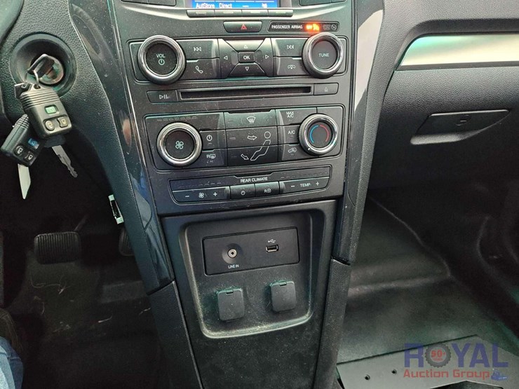 2016-ford-explorer-image-17