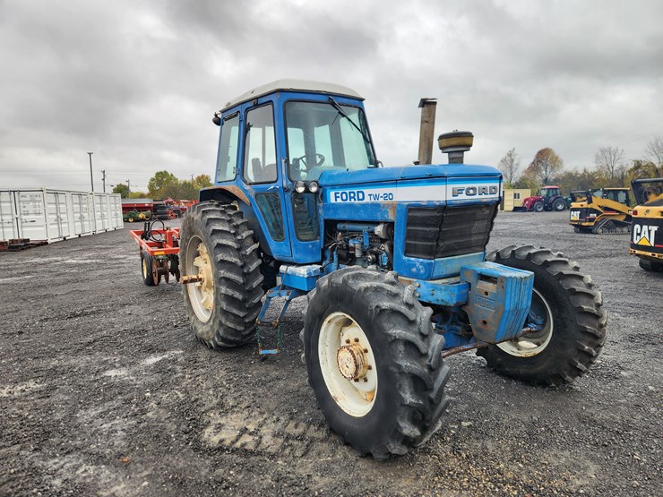 1341-ford-tractor-image-18
