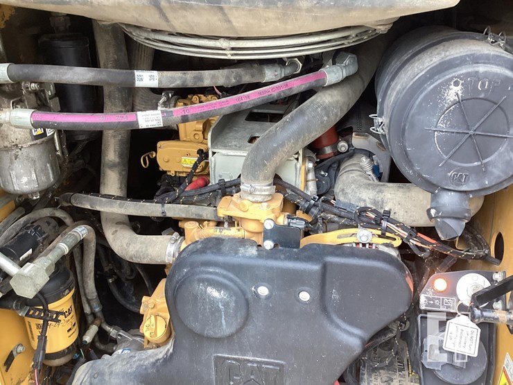 2021-caterpillar-299d3-image-14