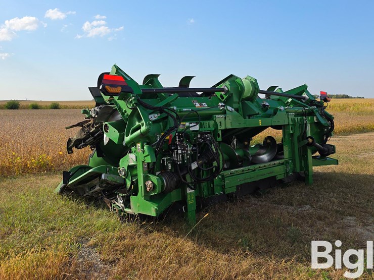 2023-john-deere-c12f-image-7