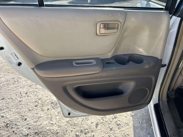 2005-toyota-highlander-image-17