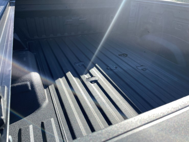 2025-chevrolet-silverado-image-35