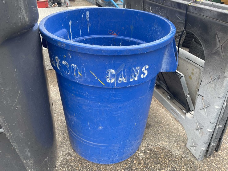 #14072-•-(2)-trash-cans-and-a-pair-of-plastic-sawhorses-(o3)-image-6