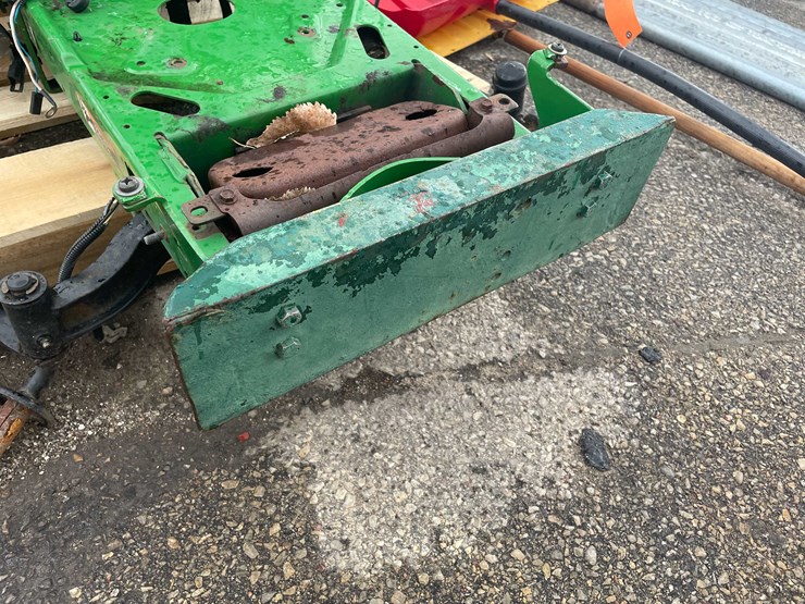 john-deere-gt235-image-3