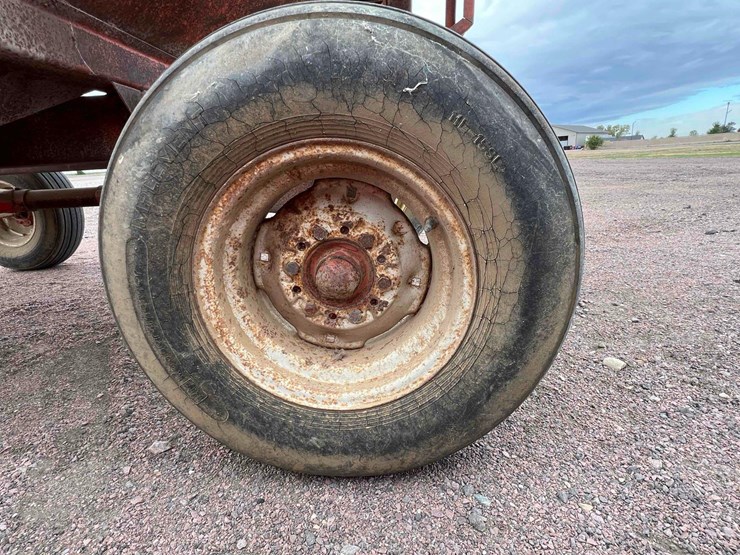 kory-farm-equipment-gravity-wagon-image-15