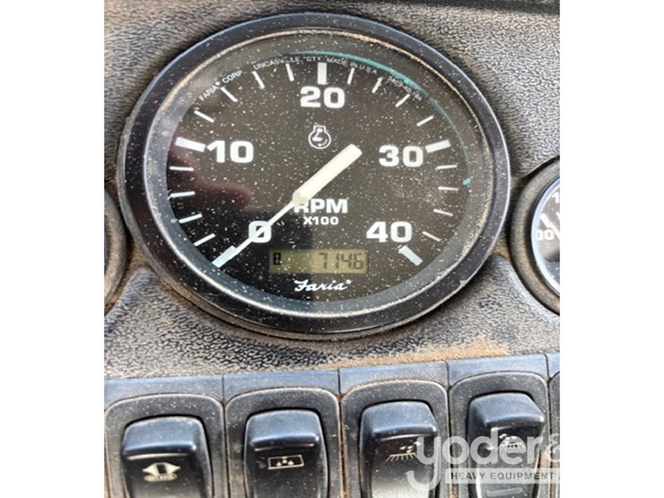 2014-isuzu-nqr-image-22