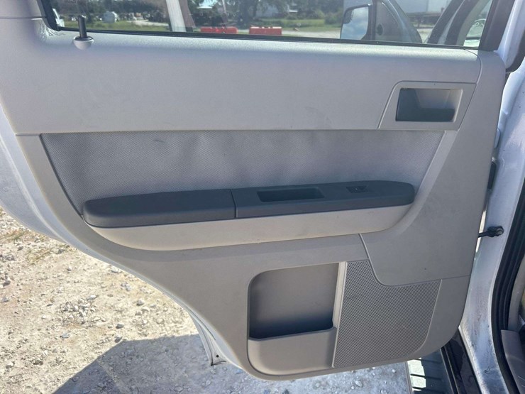 2012-ford-escape-xlt-image-21