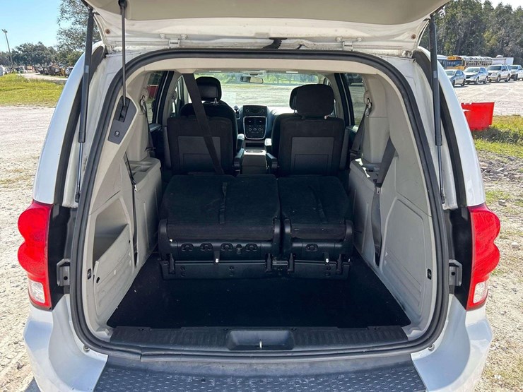 2016-dodge-caravan-image-21