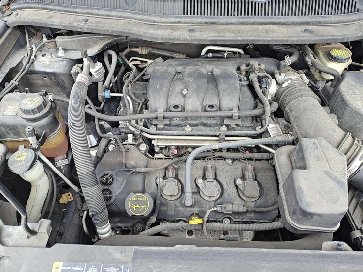 2016-ford-explorer-image-36