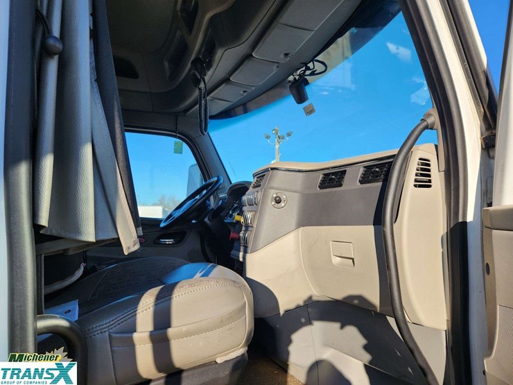 2020-peterbilt-579-image-46