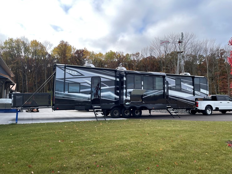 #4502-•-2025-forest-river-xlr-nitro-lux-toy-hauler-(wi-title)-image-3