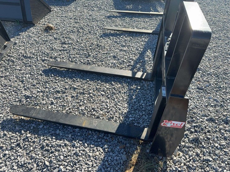 kivel-48”-4200lbs-pallet-forks-image-2