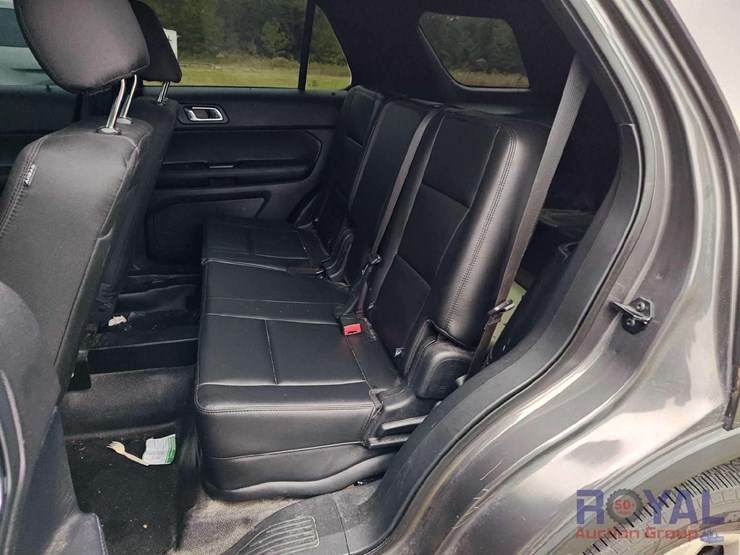 2016-ford-explorer-image-25