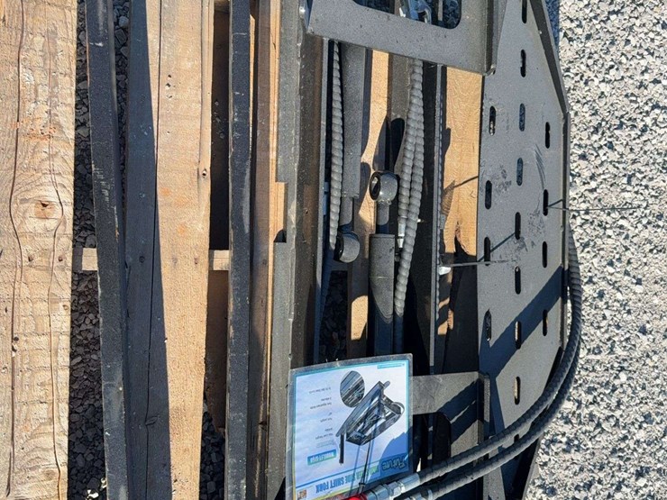 skid-steer-side-shift-fork-image-2