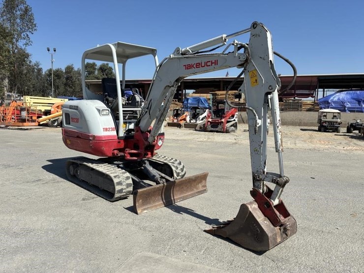 2016-takeuchi-tb230-image-2