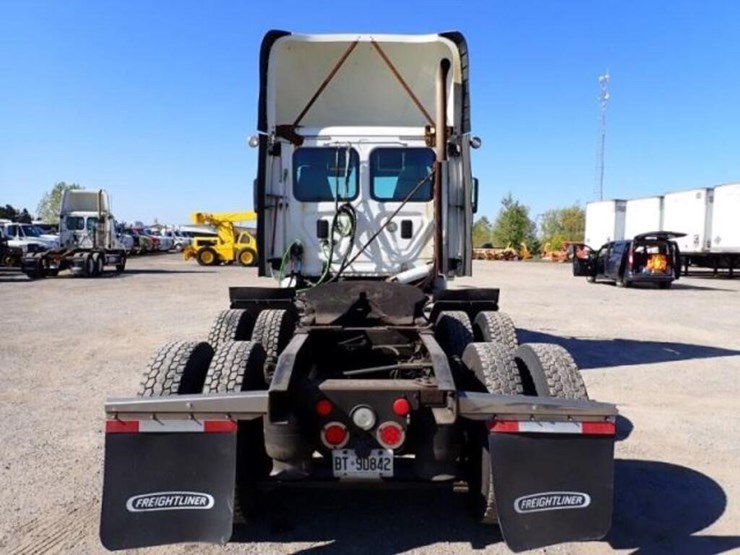 2016-freightliner-cascadia-t/a-hiway-tractor---day-image-6
