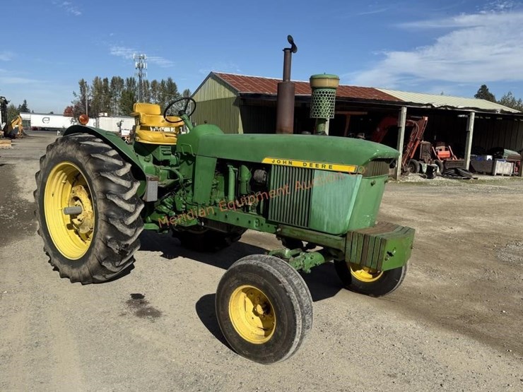 john-deere-4010-image-11