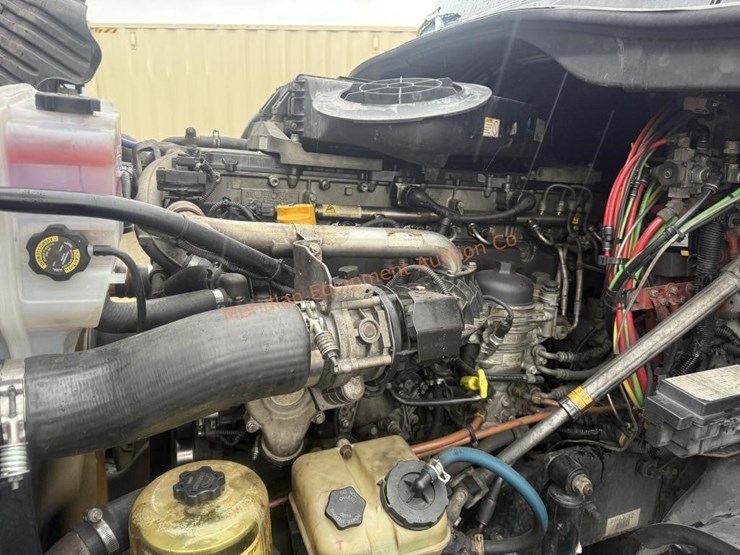 2015-freightliner-cascadia-113-image-50