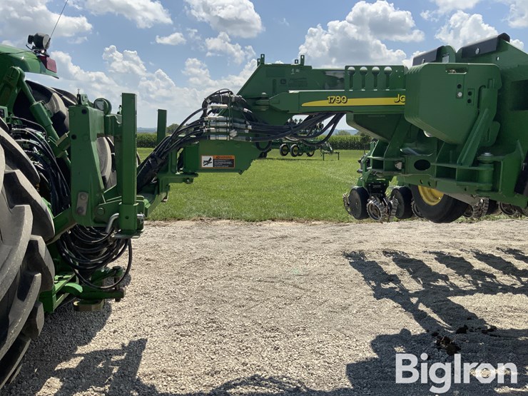 2014-john-deere-1790-image-15