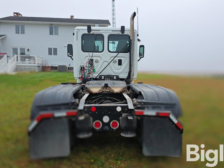2016-freightliner-cascadia-125-image-6