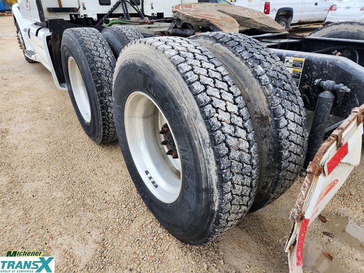 2018-peterbilt-579-image-18