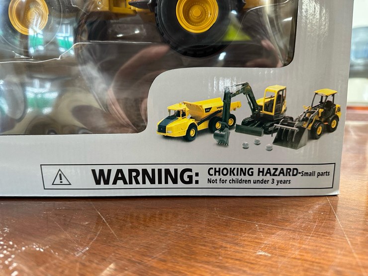 #90d-•-volvo-heavy-equipment-set-image-3