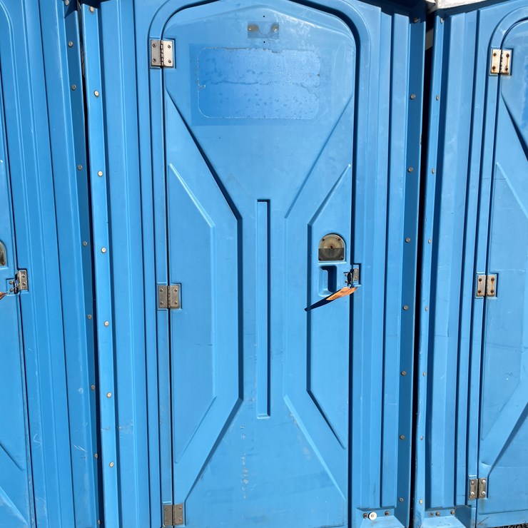 #5665 • Satellite Ind. Inc. Porta Potty