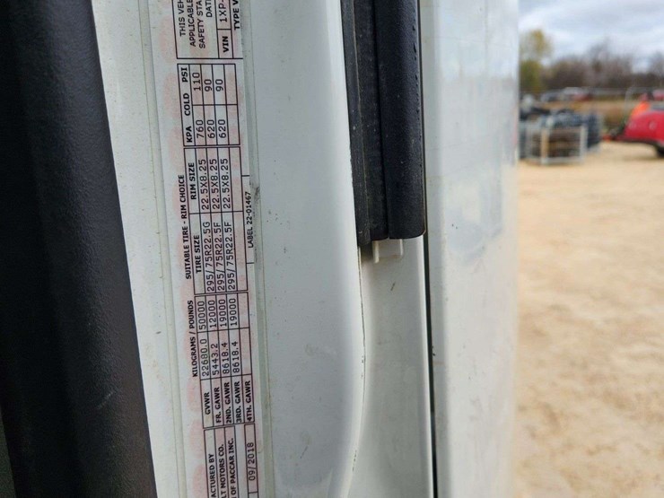 2019-peterbilt-579-image-26