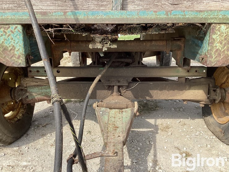 challenger-hoist-wagon-w/john-deere-running-gear-image-14