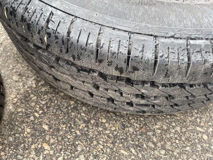 #14060-•-(1)-michelin-tire-(o4)-image-5