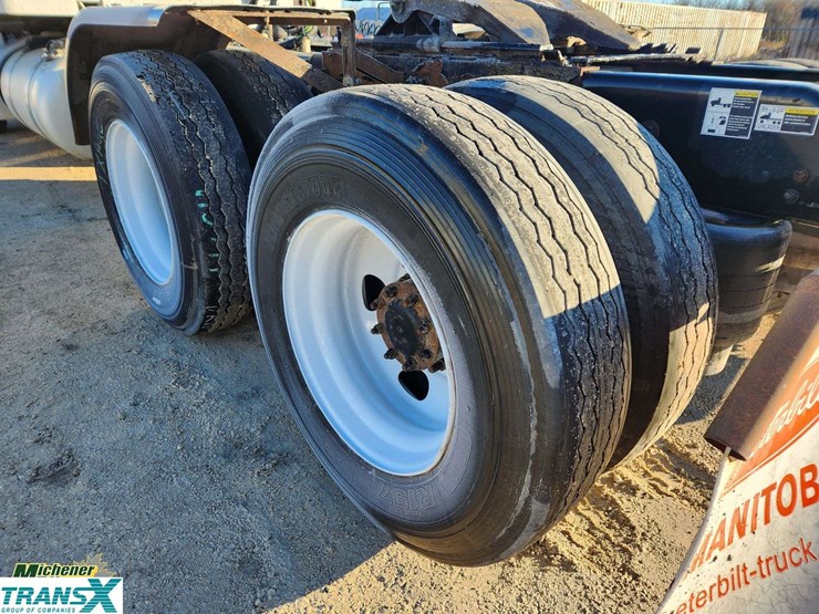 2020-peterbilt-579-image-15