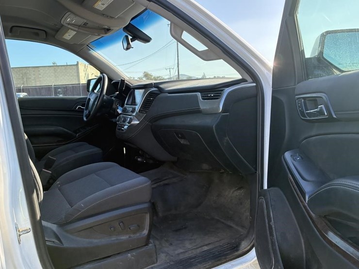 2019-chevrolet-suburban-image-13