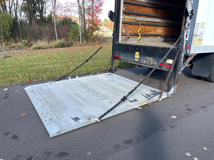 2007-chevrolet-g3500-image-33