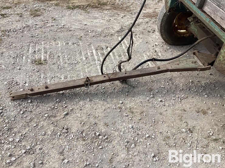 challenger-hoist-wagon-w/john-deere-running-gear-image-11