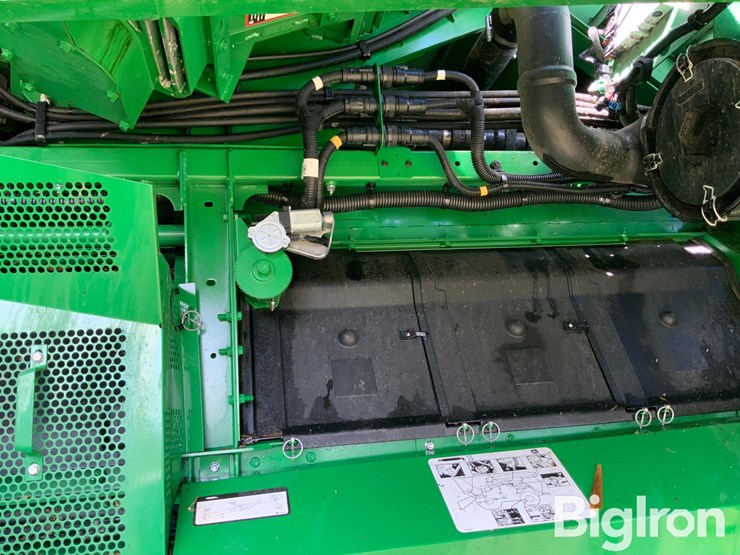 2022-john-deere-s790-image-11