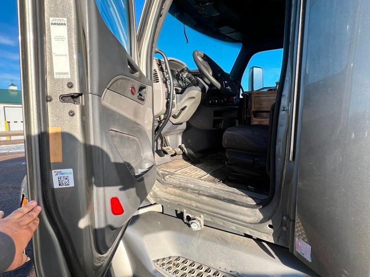 2014-peterbilt-579-image-15