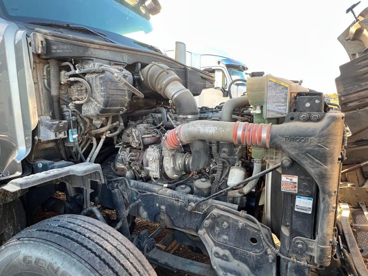 2014-peterbilt-579-image-12