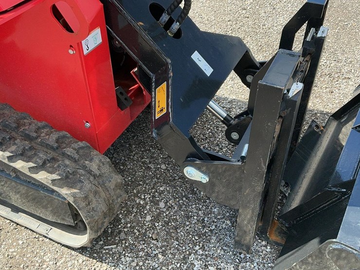 #1000-•-sda140t-mini-skid-steer-loader-with-bucket-&-fork-attachments-image-31