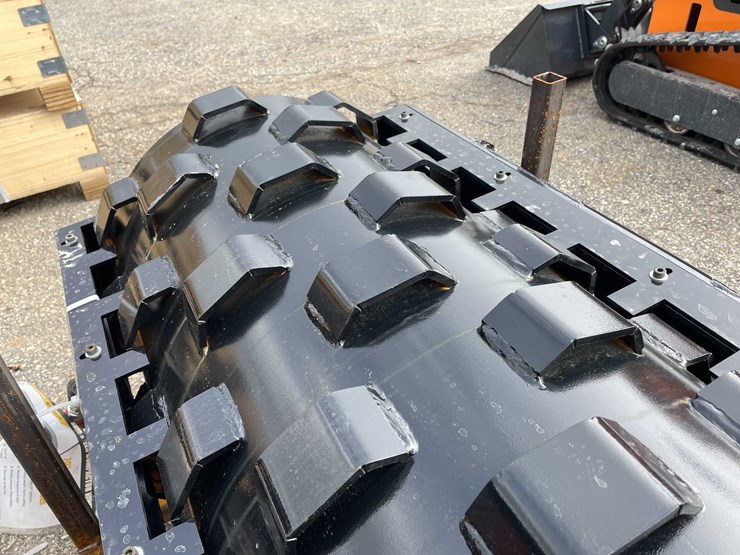 #14004-•-unused-59"-skid-steer-sheepsfoot-hydraulic-vibratory-(o12)-image-3