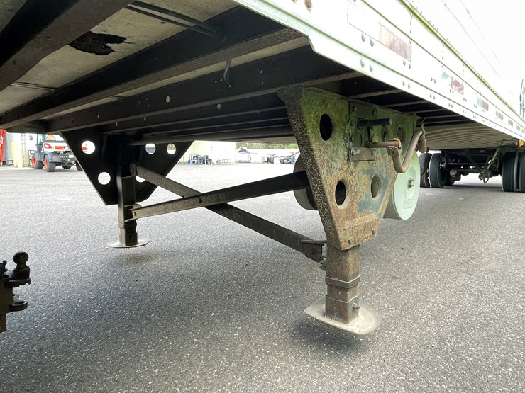 1996-utility-53'-image-19