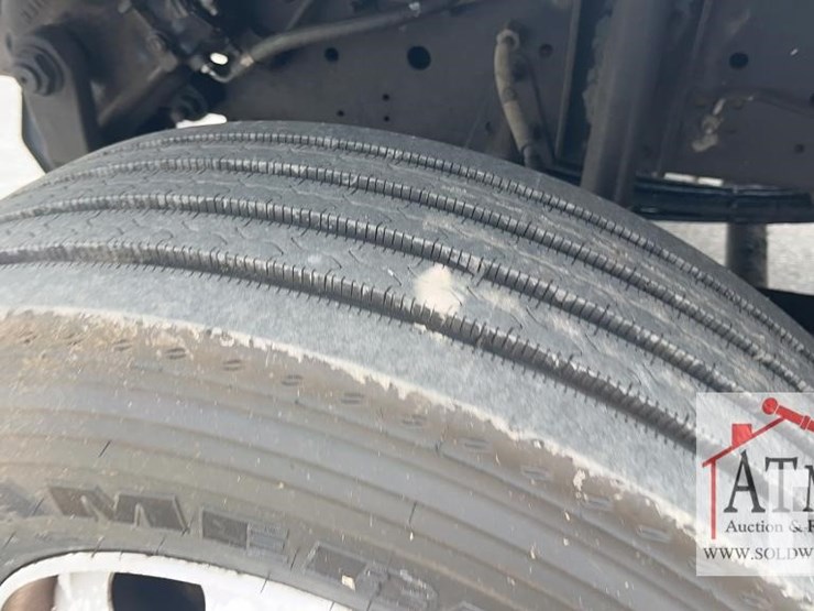 2000-gmc-c6500-bucket-truck-image-16