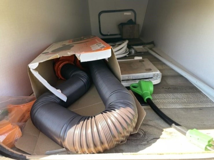 2021-keystone-18'-springdale-mini-travel-trailer-image-3