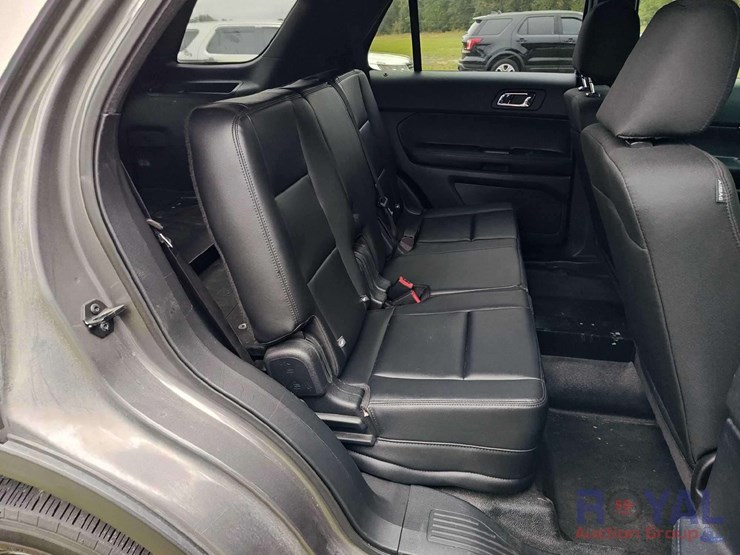 2016-ford-explorer-image-26