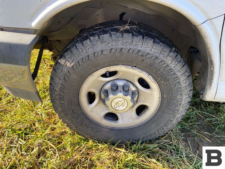 2017-chevrolet-express-3500-image-8